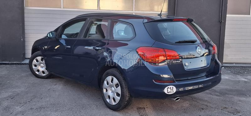 Opel Astra J 