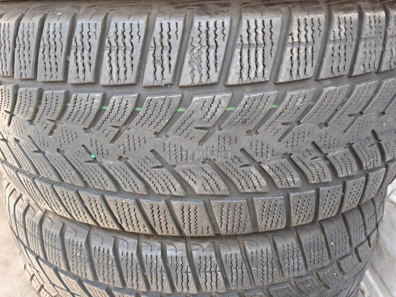 Goodyear 215/55 R18 Zimska