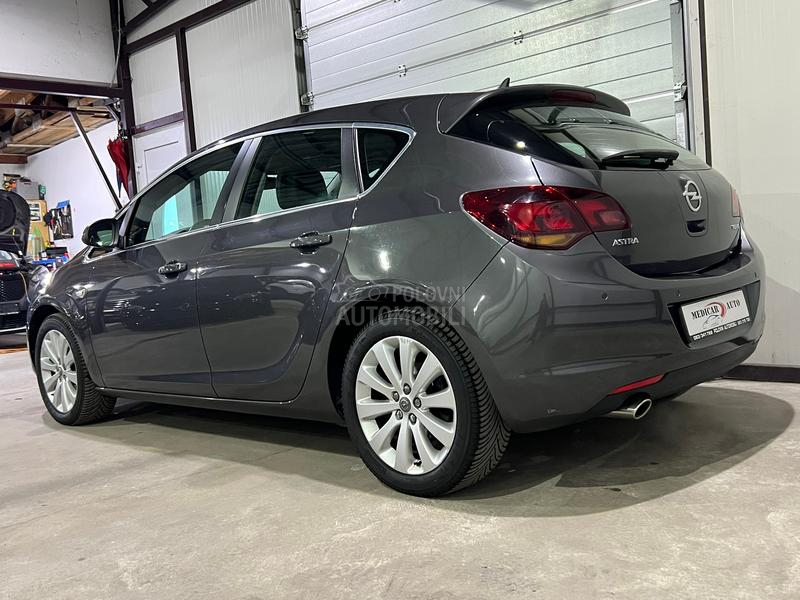 Opel Astra J 