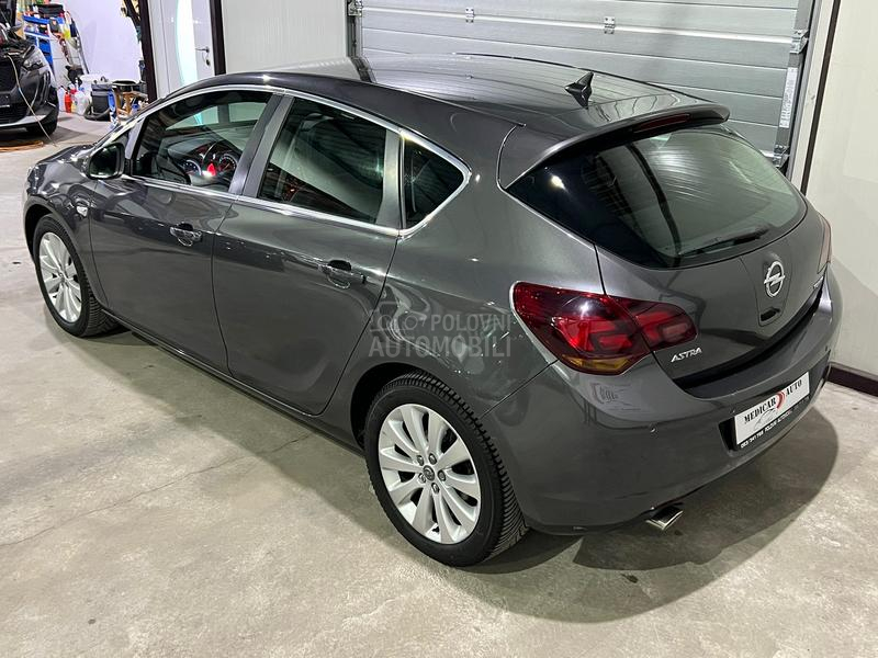 Opel Astra J 