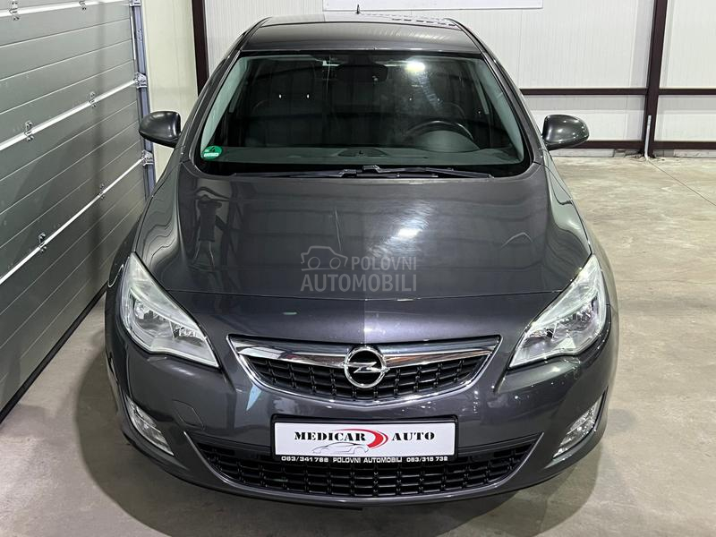 Opel Astra J 