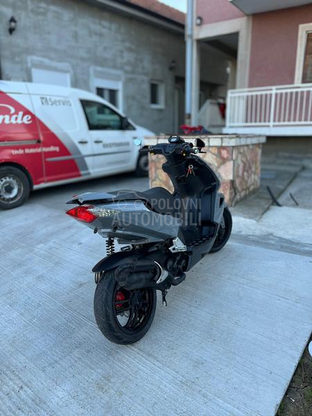 Peugeot speedfight 4