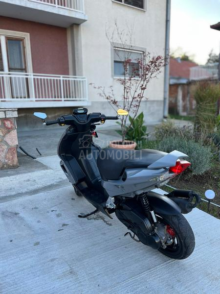 Peugeot speedfight 4