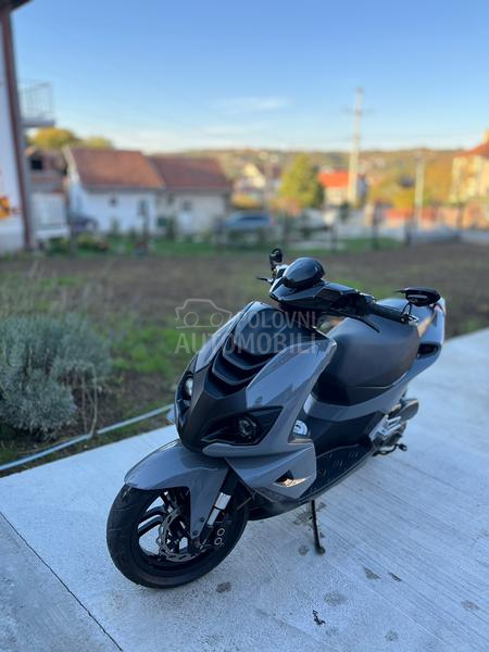 Peugeot speedfight 4