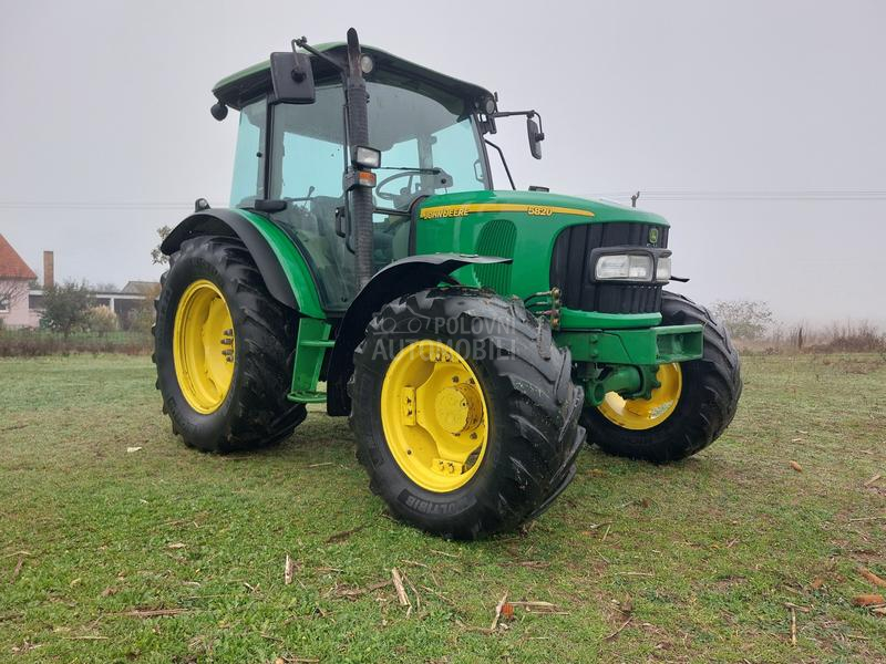 John Deere 5820