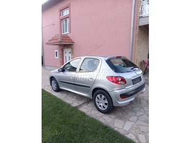 Peugeot 206 plus 