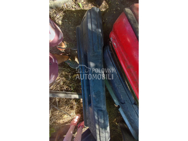 Branik prednji crni za Seat Ibiza