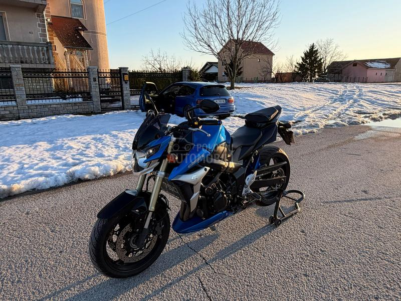 Suzuki GSR 750 A2