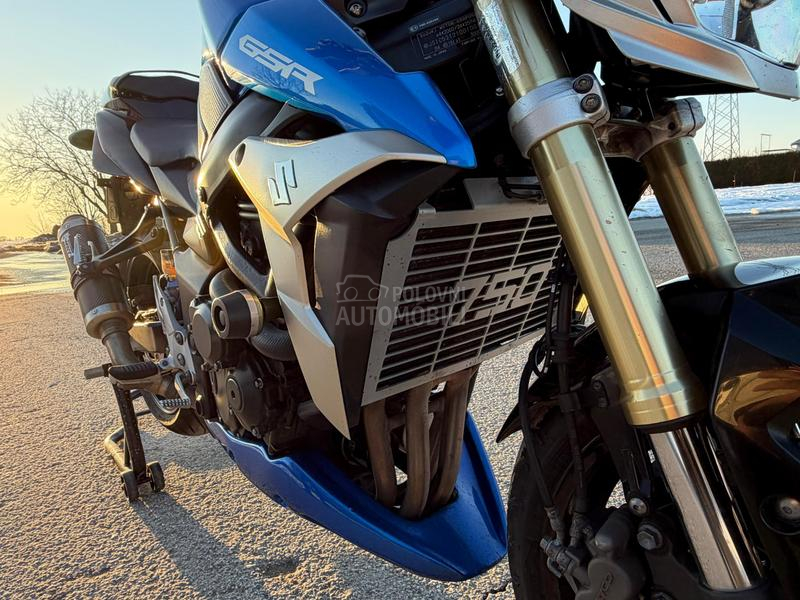 Suzuki GSR 750 A2