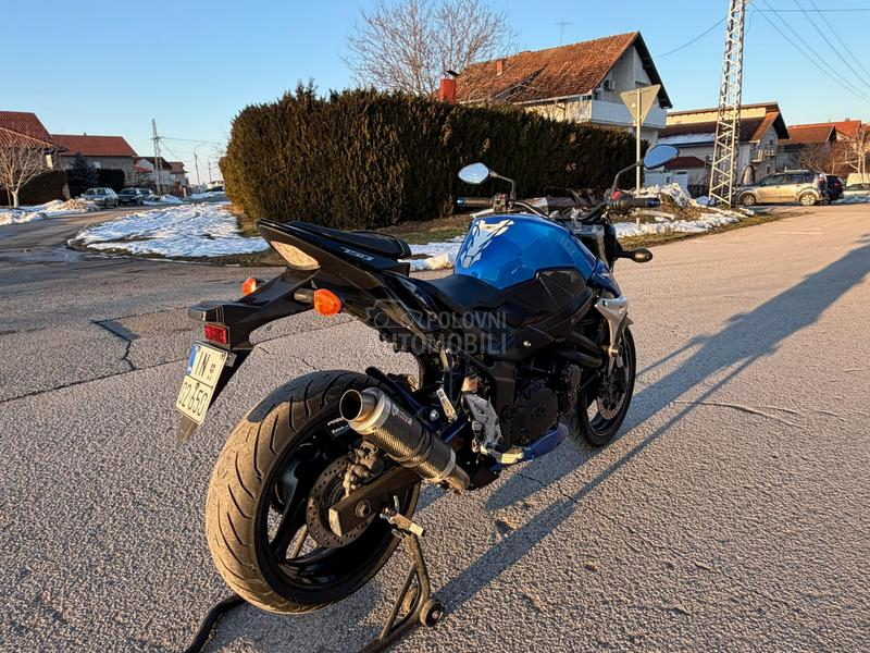 Suzuki GSR 750 A2
