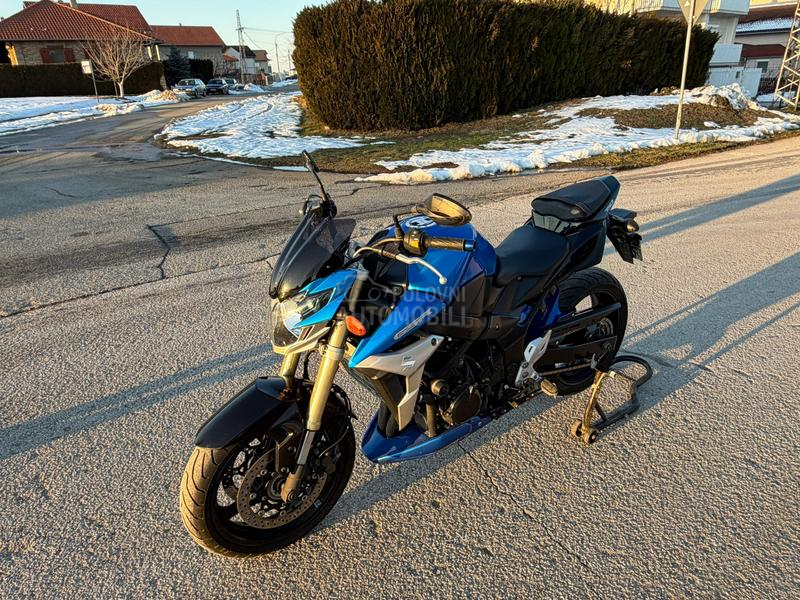 Suzuki GSR 750 A2