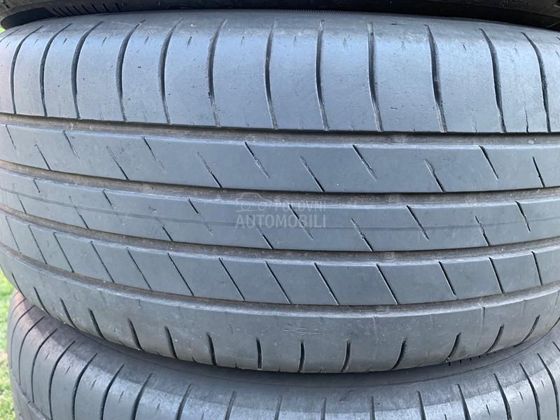 Goodyear 215/55 R17 Letnja