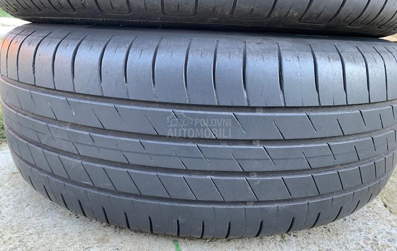 Goodyear 215/55 R17 Letnja