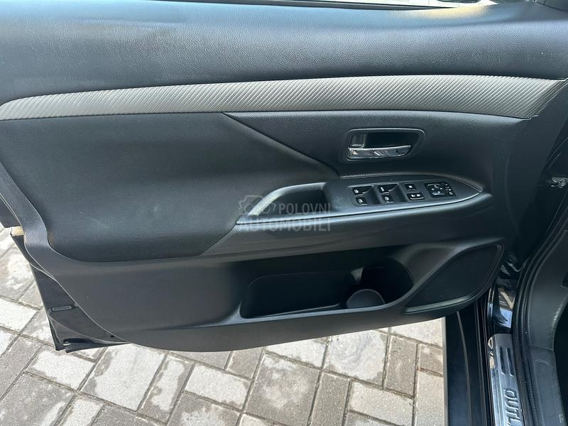 Mitsubishi Outlander CH