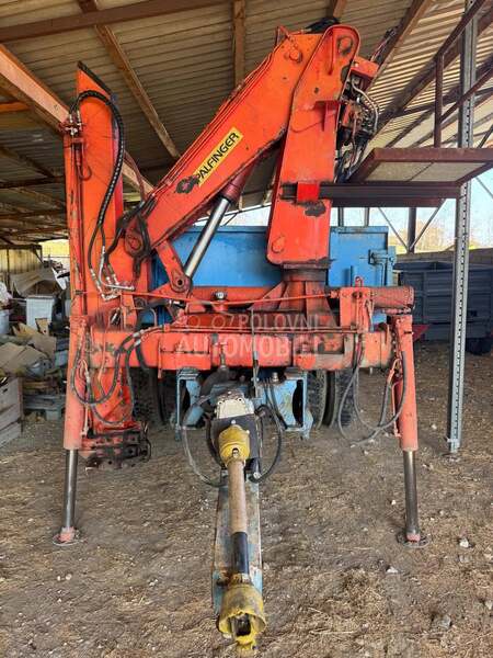 Trostrani kiper sa kranom