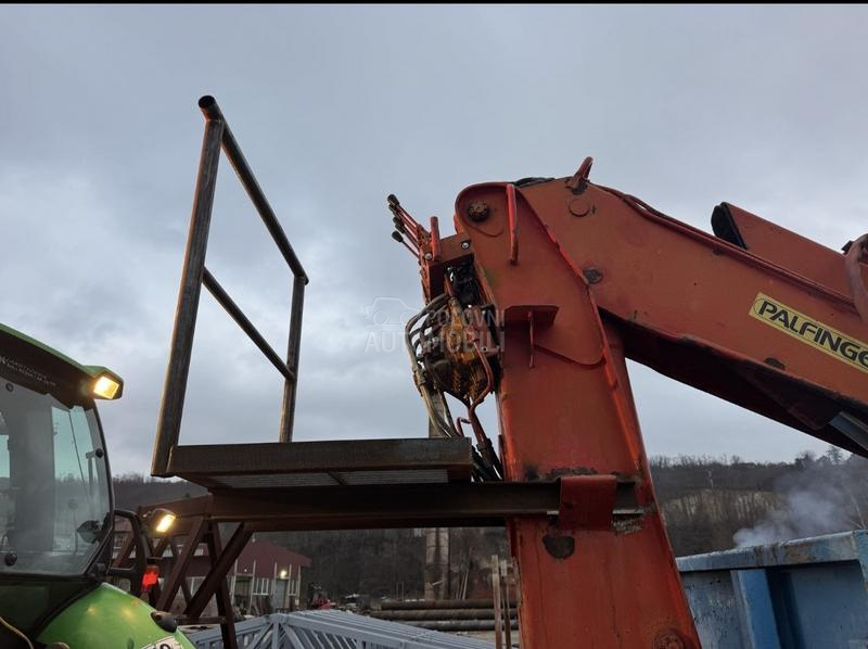 Trostrani kiper sa kranom