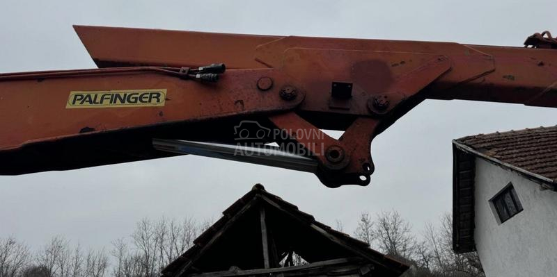 Trostrani kiper sa kranom