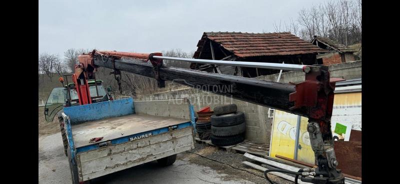 Trostrani kiper sa kranom