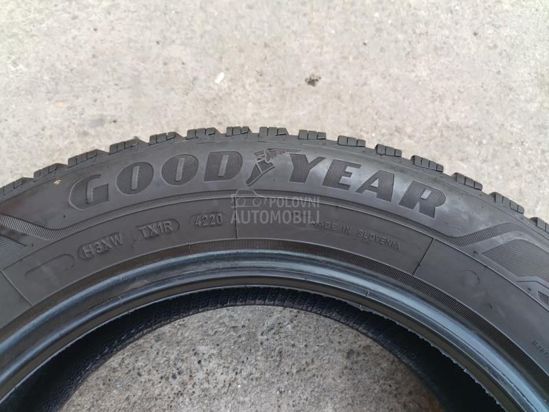 Goodyear 205/60 R16 Zimska