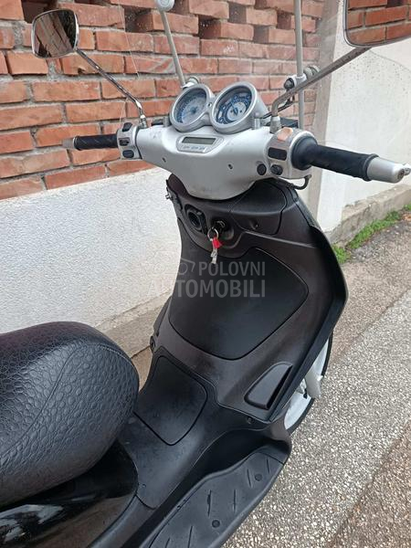Piaggio Beverly 200