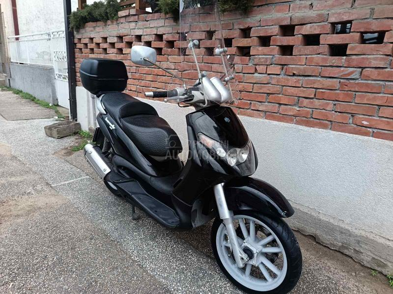 Piaggio Beverly 200