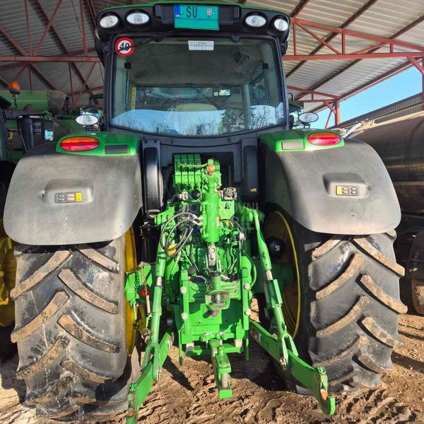 John Deere 6215R