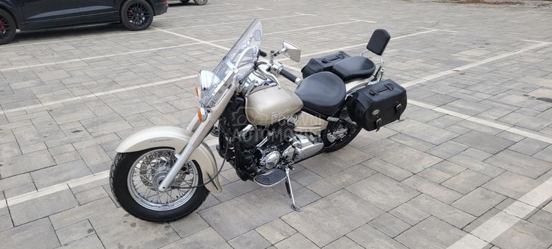 Yamaha XVS 650 drag star