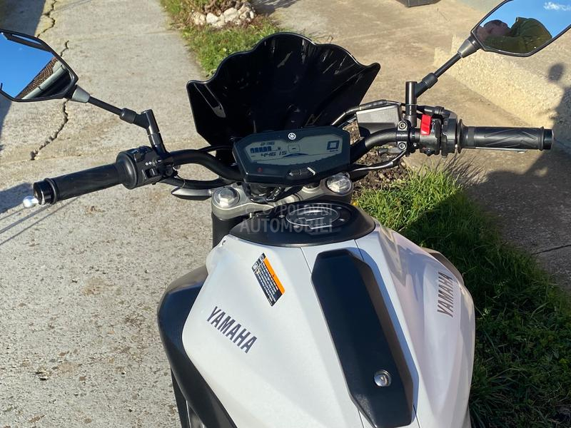 Yamaha MT07  AKRAPOVIC
