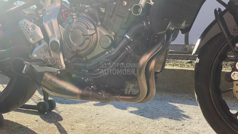 Yamaha MT07  AKRAPOVIC
