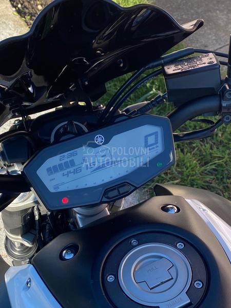 Yamaha MT07  AKRAPOVIC