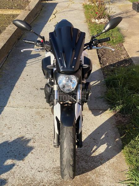 Yamaha MT07  AKRAPOVIC