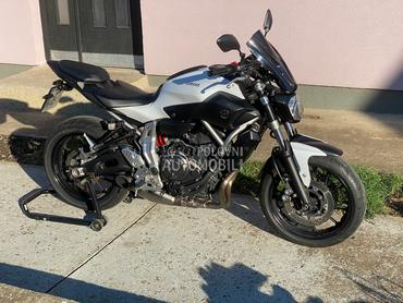 Yamaha MT07  AKRAPOVIC