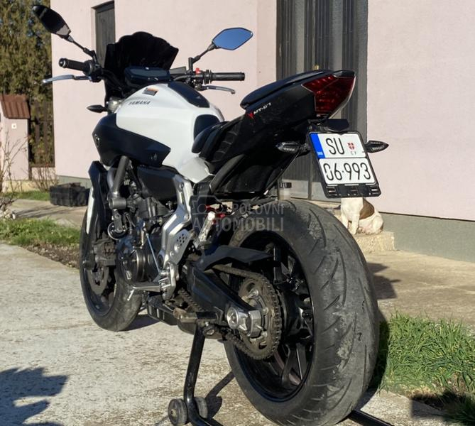 Yamaha MT07  AKRAPOVIC