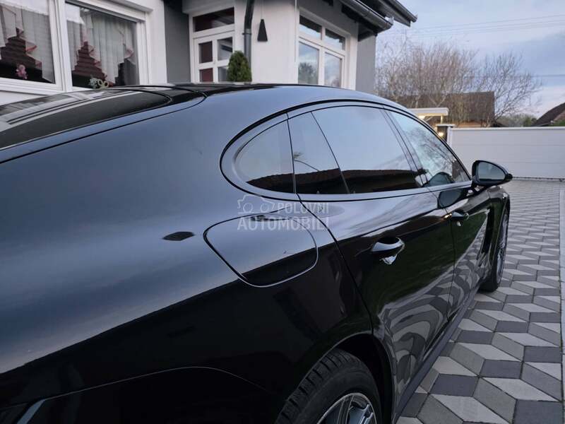Porsche Panamera 