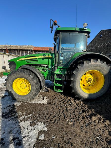 John Deere 7820