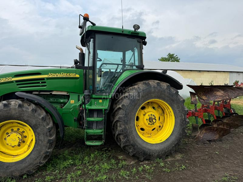 John Deere 7820
