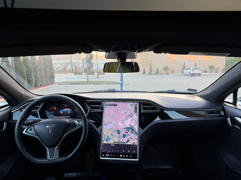 Tesla Model S 