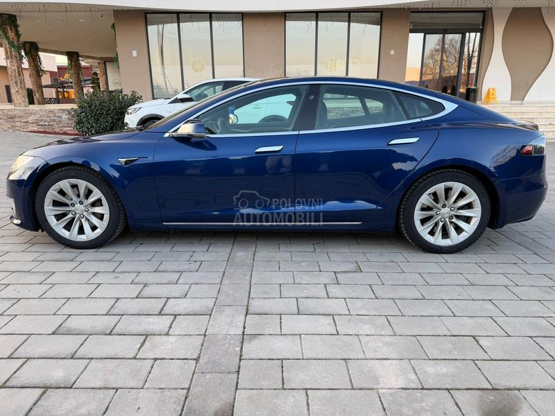 Tesla Model S 
