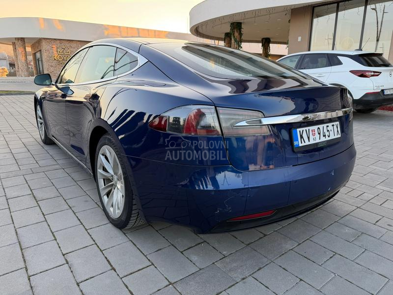 Tesla Model S 