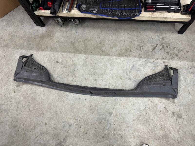 plastika ispod brisaca