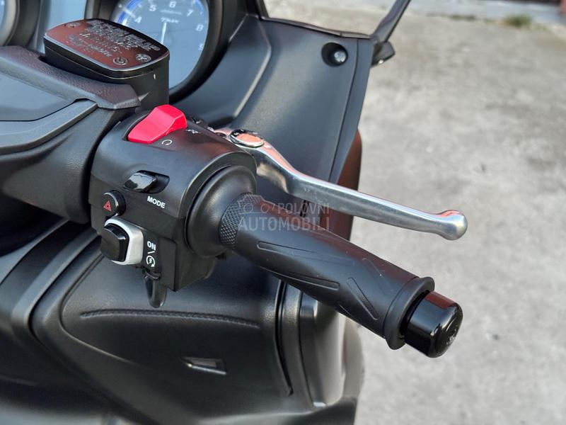 Yamaha T-Max 560