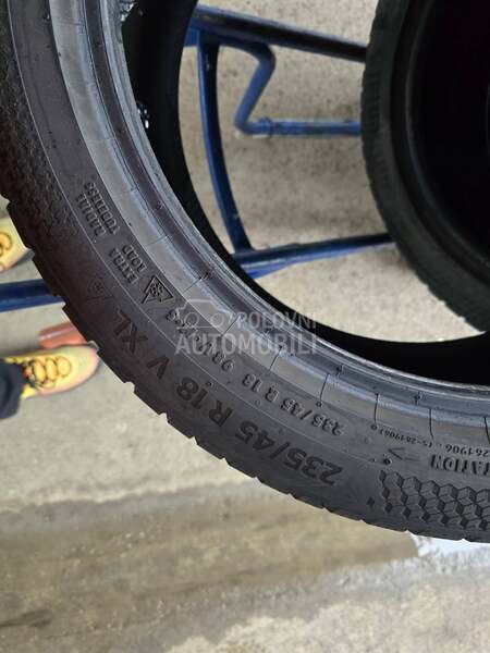 Continental 235/45 R18 Zimska
