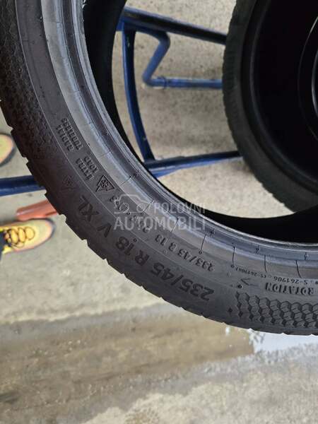 Continental 235/45 R18 Zimska