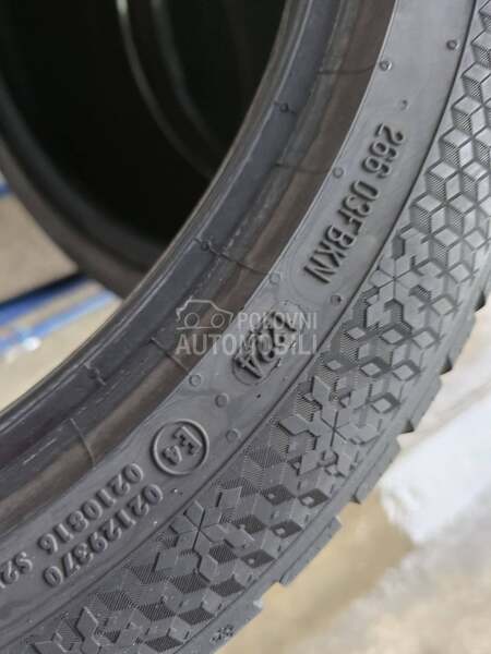 Continental 235/45 R18 Zimska