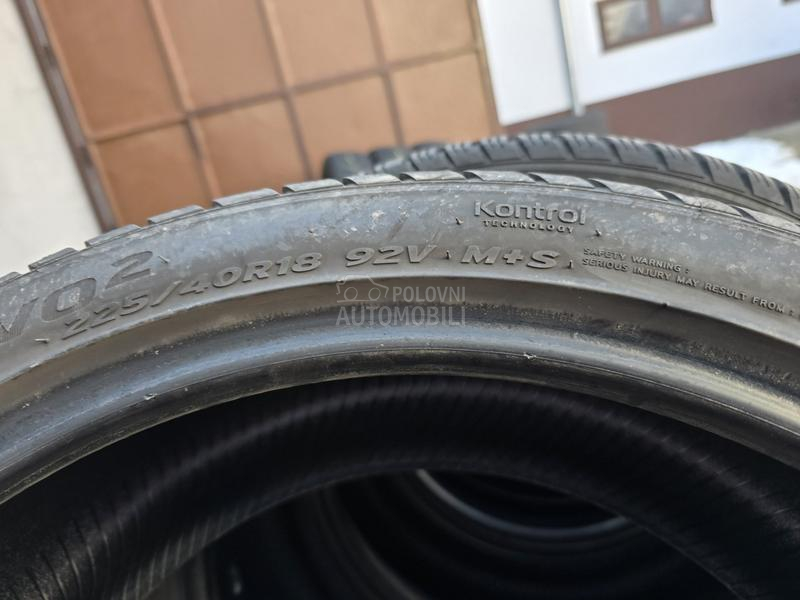 Hankook 225/40 R18 Zimska