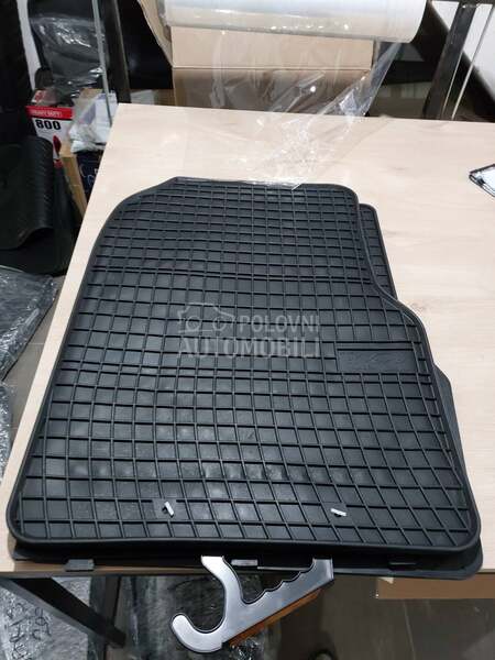 Tipske gumene patosnice