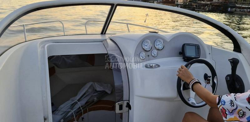 Quicksilver 540 cabin