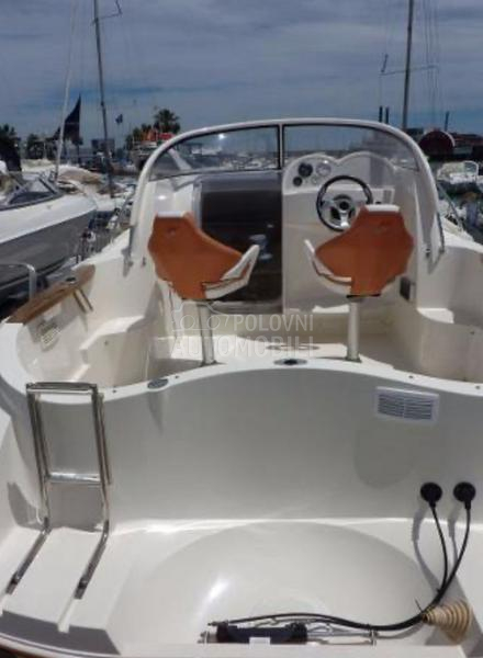 Quicksilver 540 cabin