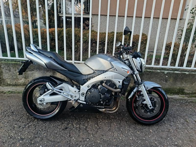 Suzuki gsr 600