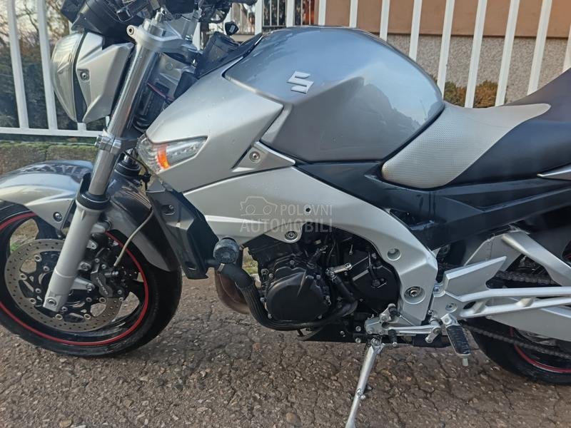 Suzuki gsr 600